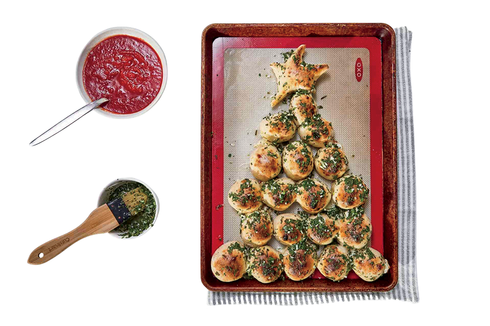 CHEESY CHRISTMAS TREE PIZZA
